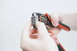 WI_Anw_Z62000906SB_Crimping_Plier_Rotating_01.jpg